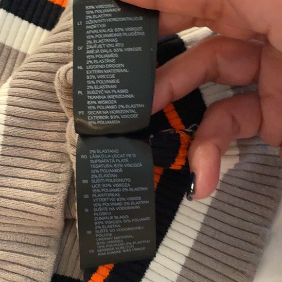 H&M Off-the-shoulder top - Mole/Striped EUC. - Picture 16 of 17